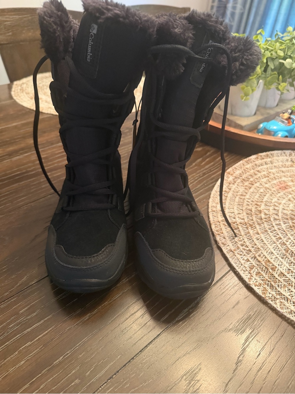 Columbia Women’s Black Fur-Trim Lace-Up Winter Boots